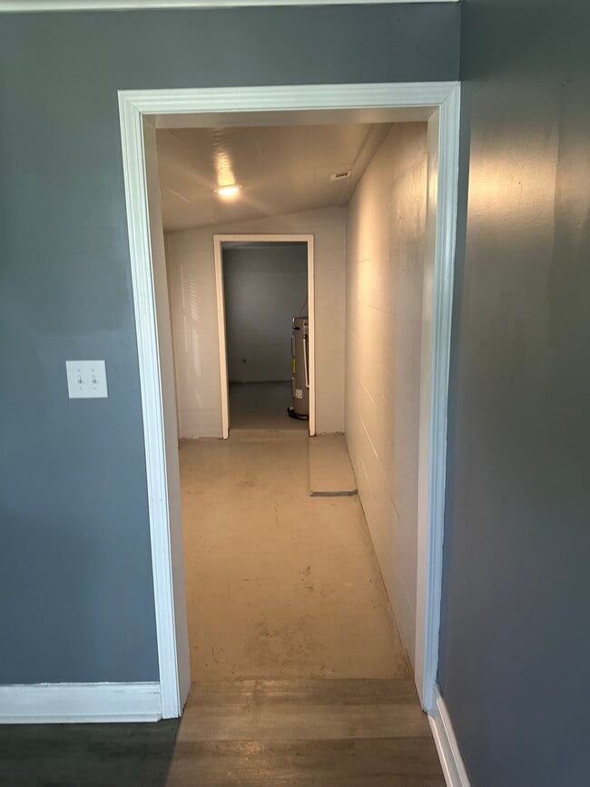 Building Photo - 1299 Hankins St