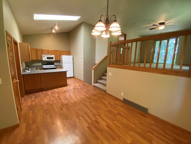 Building Photo - 1710 Menomonie St