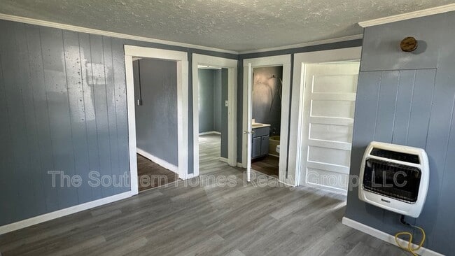 Building Photo - 910 Morris St