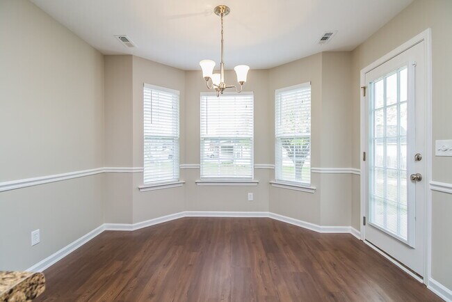 Foto del edificio - 2115 Montgomery Ln