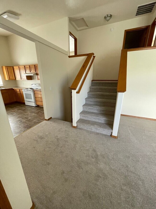 Building Photo - Beautiful 4 Bed-3 Bath House in CDA!