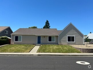 Building Photo - 2813 Vista Palomar