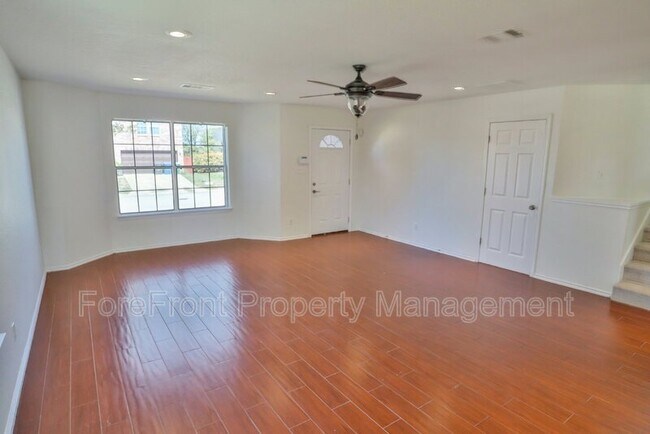 Foto del edificio - 7330 Twin Falls Dr