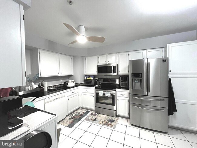 Building Photo - 8209 Hillsboro Ct