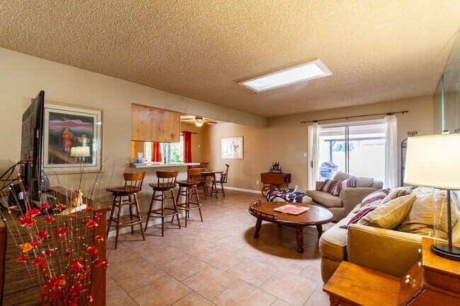 Building Photo - Charming Unfurnished 2-bedroom 2 bath home in Sun Lakes 55 + community!