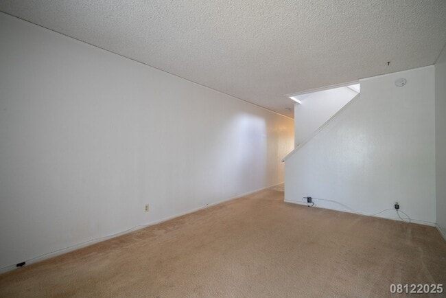 Building Photo - 2 Bed 1 Bath in Ridgeway