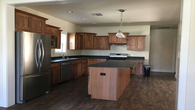 Foto del edificio - 4 bedroom, 3 bath home in Josephine Crossing