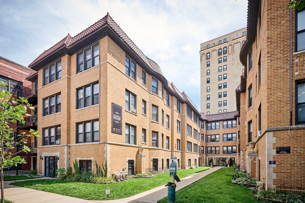 Foto principal - 5453 S Everett Ave