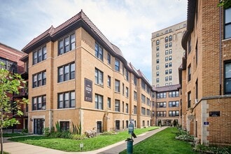 Building Photo - 5453 S Everett Ave