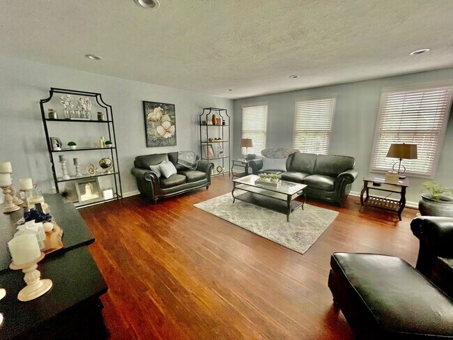 Building Photo - Modern Elegance: Newly Remodeled Home with 2-Car Garage in Wexford, PA