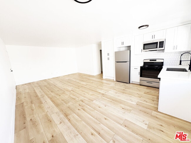 Building Photo - 5440 Carlton Way