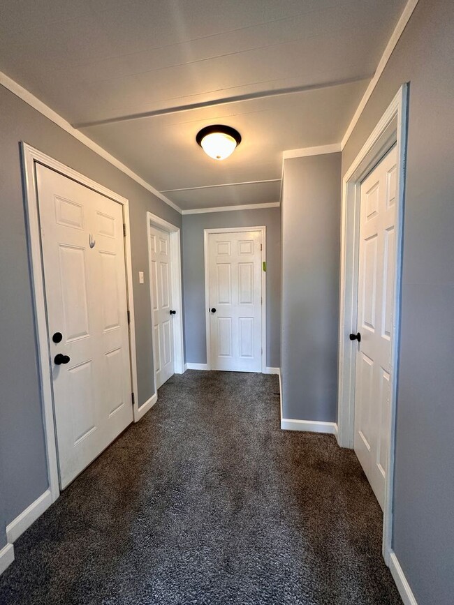 Building Photo - Charming 3-Bedroom Duplex in Historic Farr...