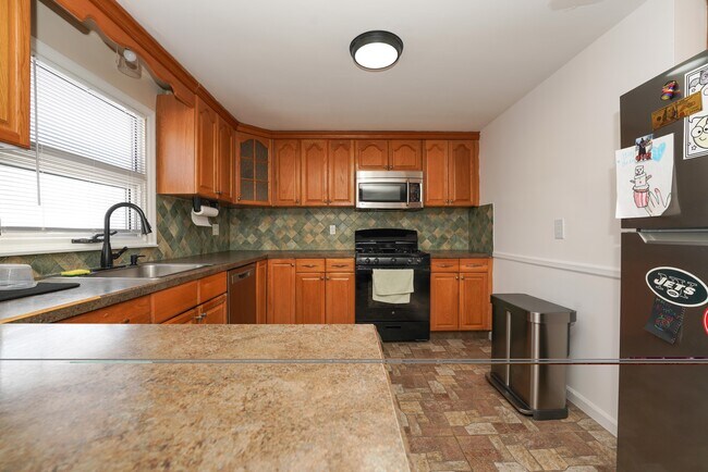 Foto del edificio - 332 MacArthur Ave