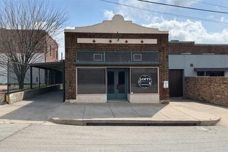 Building Photo - 104 NE 2nd St