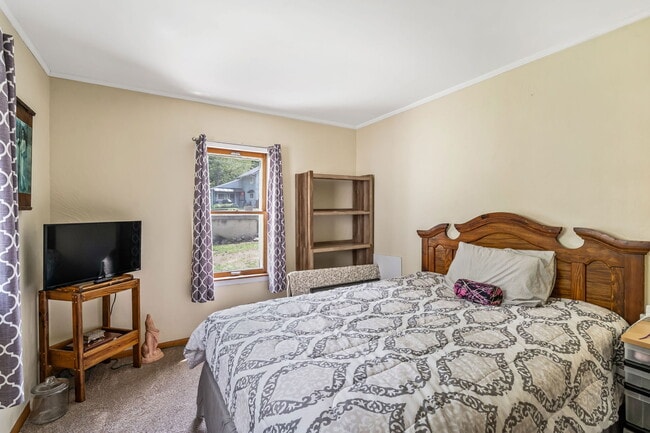 Building Photo - 2083 Chapman Lake Dr