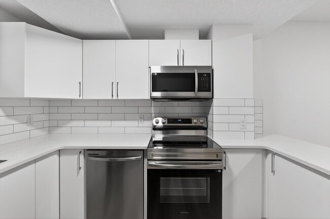 Building Photo - 26 Renwyck Pl