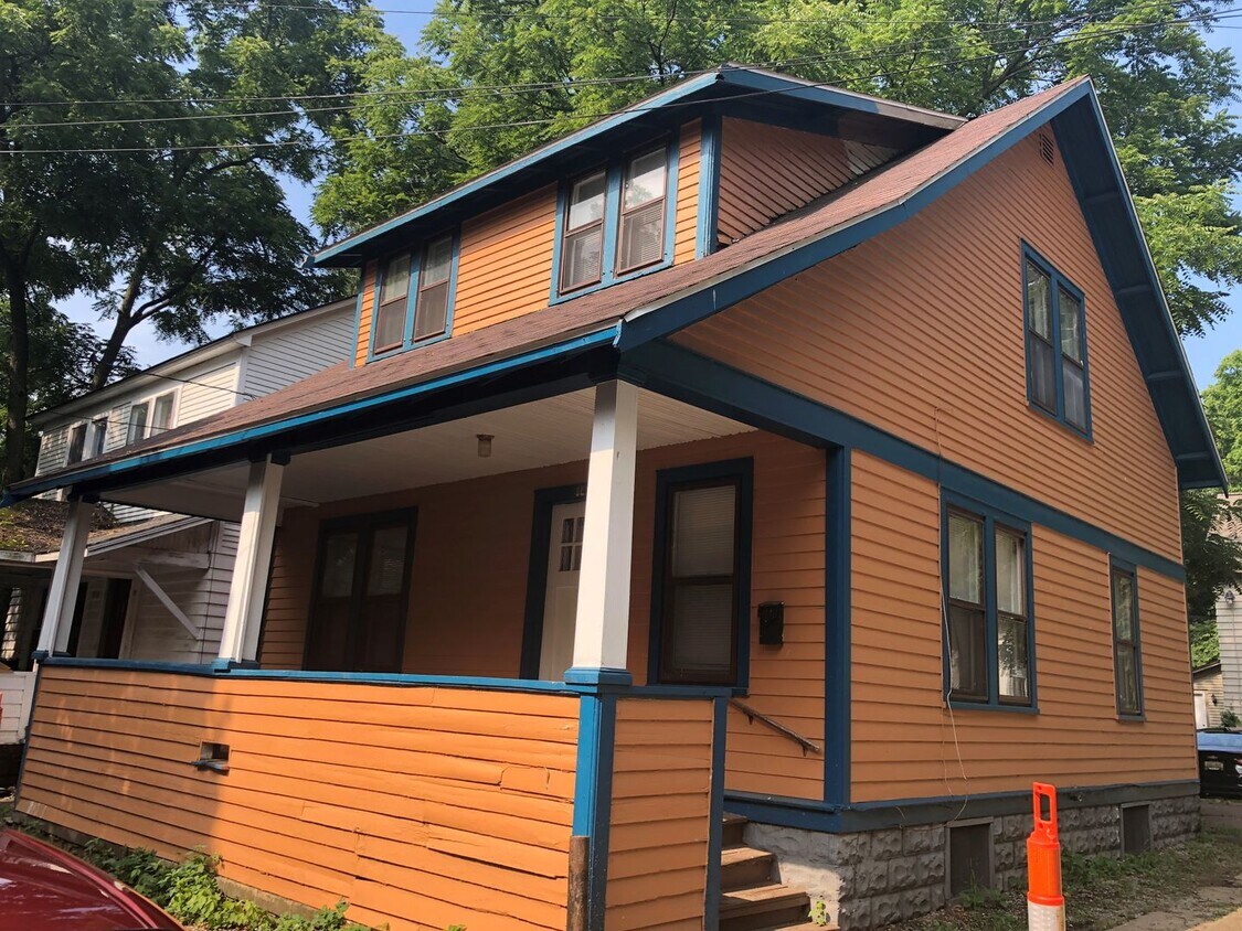 Primary Photo - 814 Locust Pl