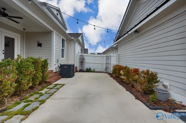 Building Photo - 119 Bienville St