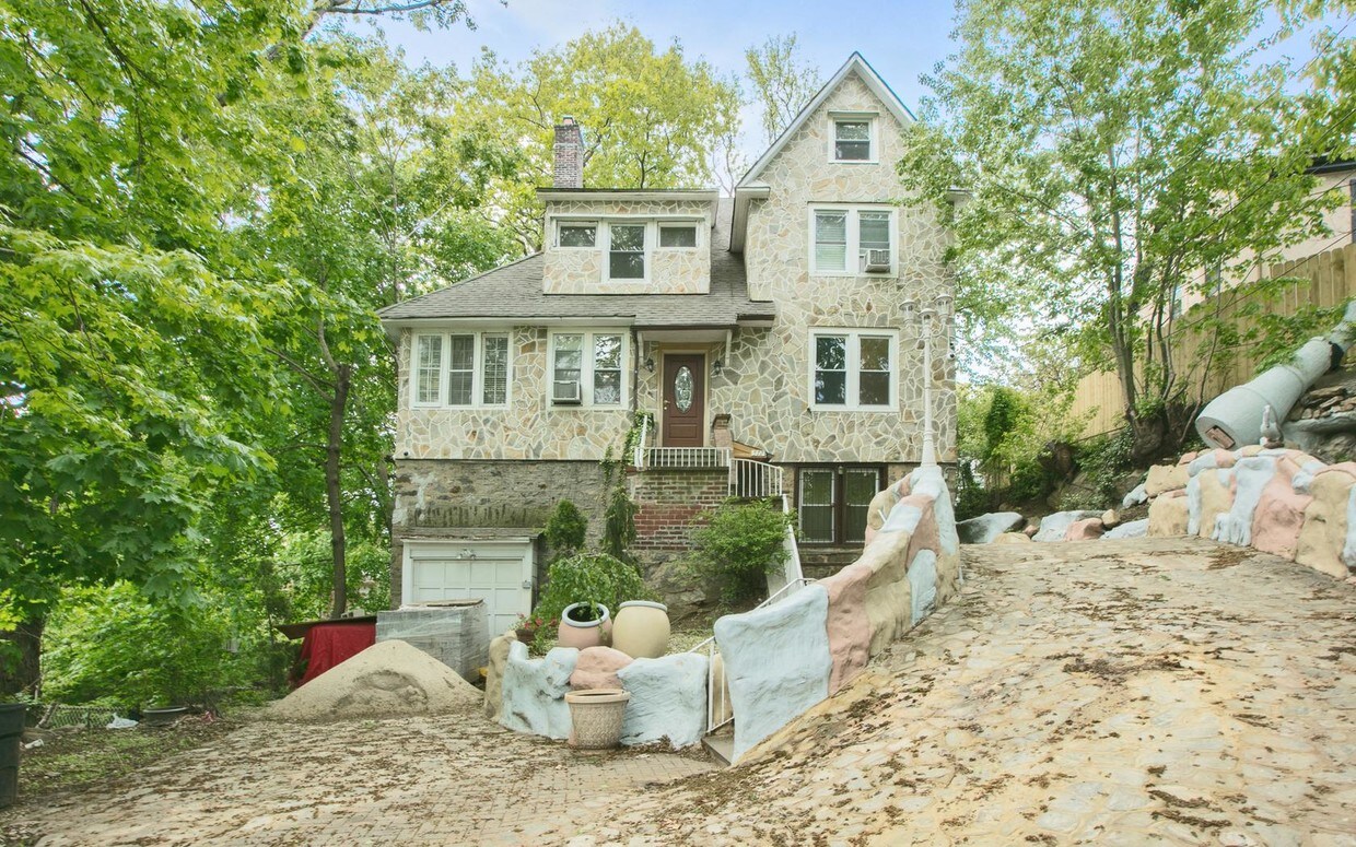 Front of House - 512 W 261st St