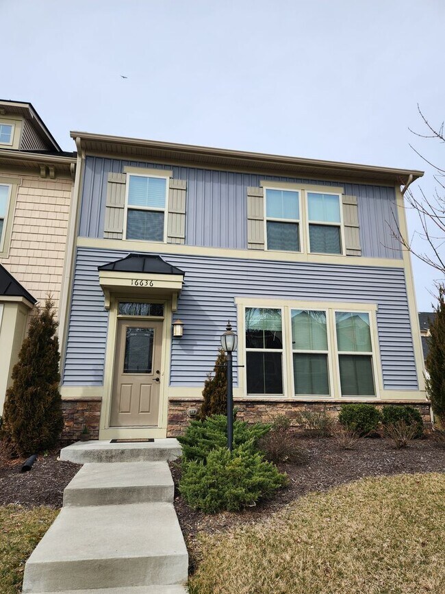 Foto del edificio - Modern 3 bed Townhouse-Foxcreek Subdivision -Moseley/Chesterfield