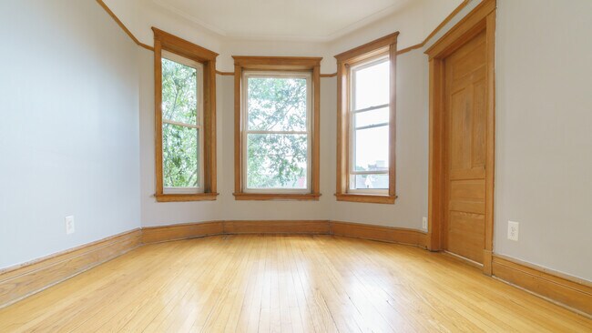 Foto del edificio - 3817 N Wilton Ave
