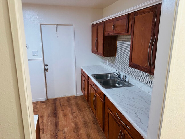 Foto del edificio - 1217 Holiday Pl