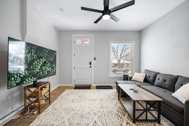 Foto del edificio - Remodeled 1BD, 1BA in the Highlands with Back Yard