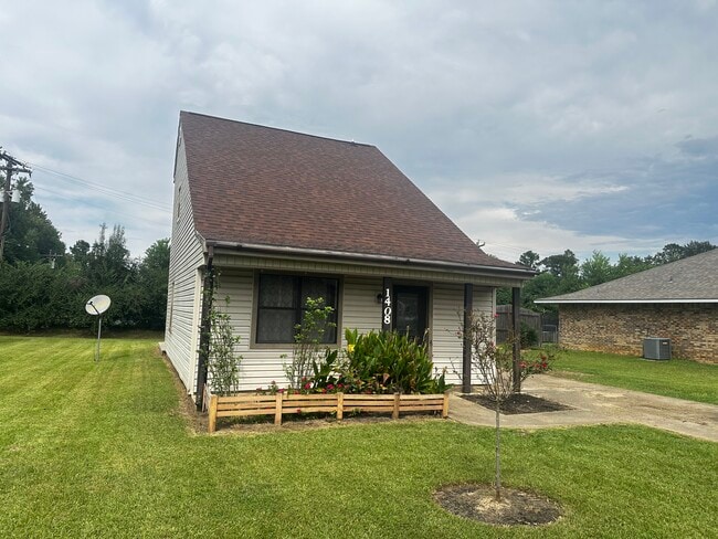 Building Photo - 1408 Wagon St