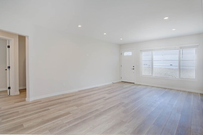 Building Photo - STUNNING 2BD/2BA IN NORTH PACIFIC BEACH! $...
