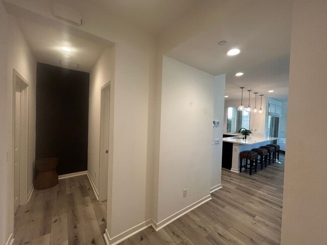 Building Photo - 4232 Powell Wy