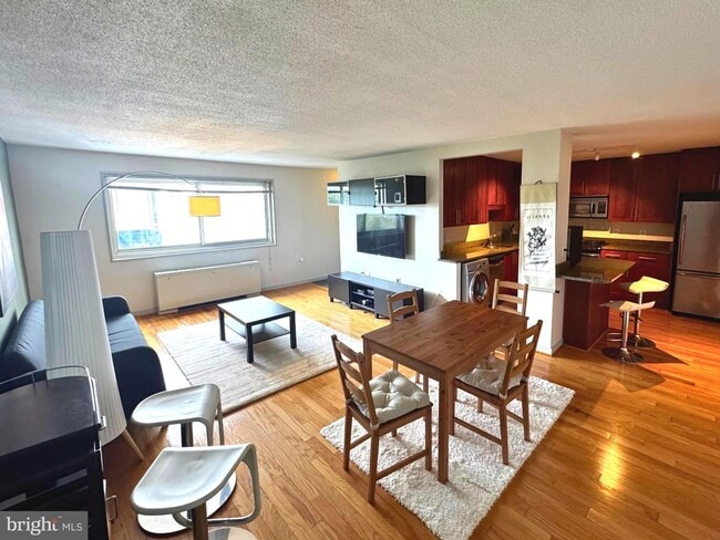 Foto del edificio - 7333 New Hampshire Ave