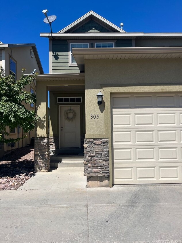 Primary Photo - 3 Bed 2.5 Bath Townhome in Vernal!!