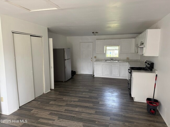 Building Photo - 4134 Corbett Cir