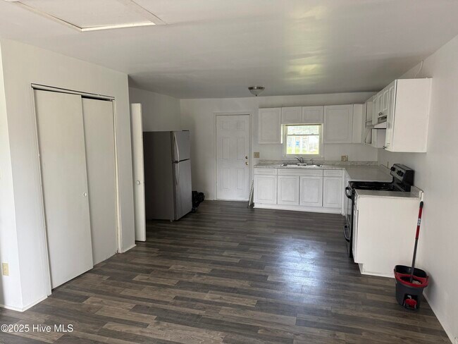 Foto del edificio - 4134 Corbett Cir