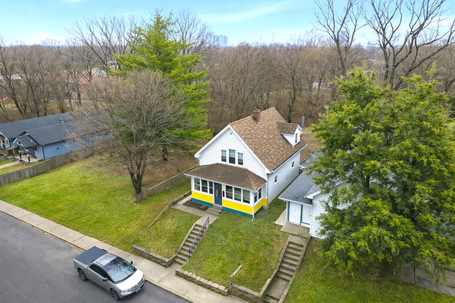 Photo - 851 W 25th St House