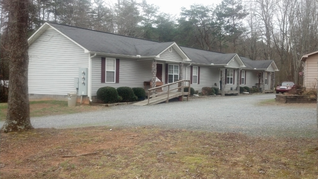 Primary Photo - 500-503 Rose Petal Ln