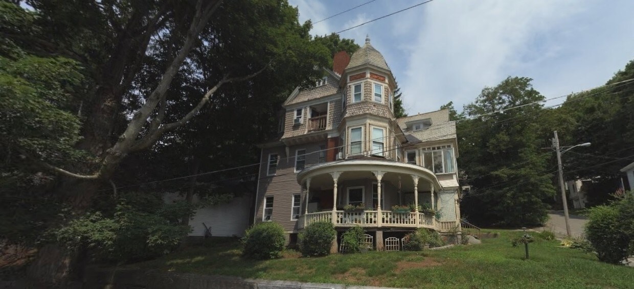 Building Photo - 98 Pleasant St