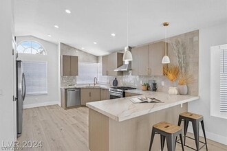 Building Photo - 8 Barton Spring Cir