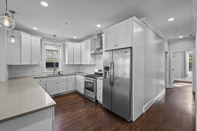 Building Photo - 407 Pleasant St