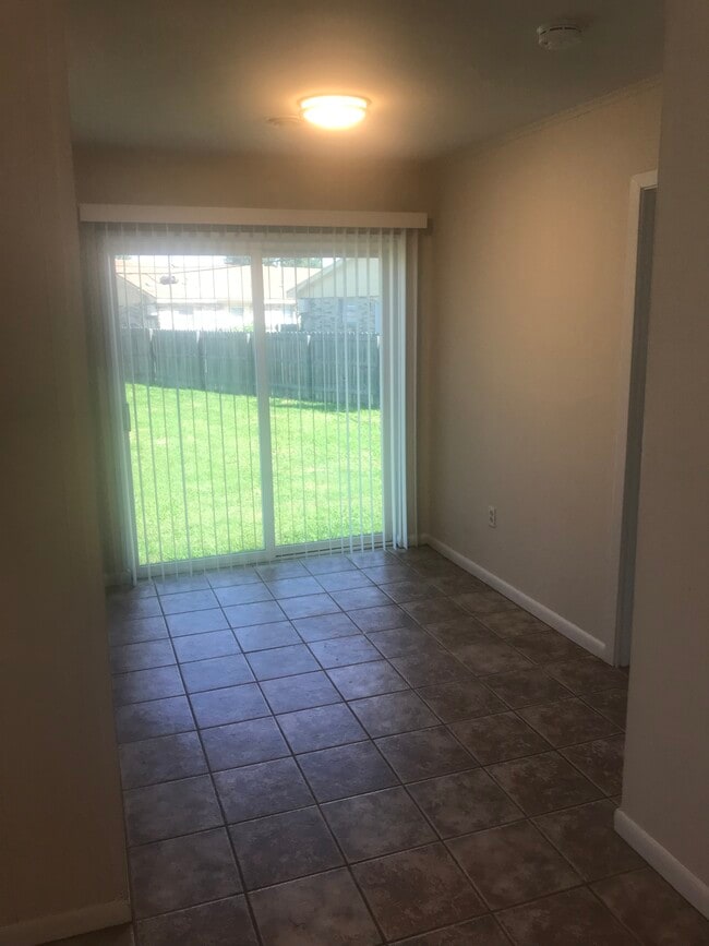 Building Photo - 6465 Park Manor Dr