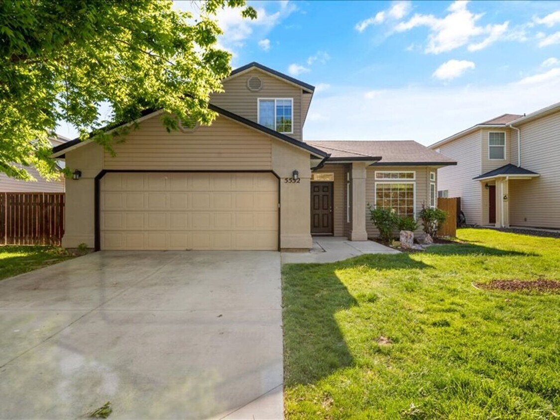 Primary Photo - 3 Bedroom 2.5 Bathroom Home in Southwest B...