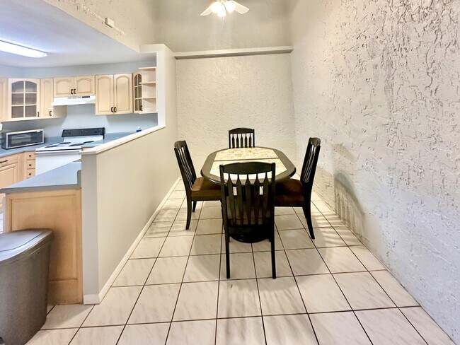 Foto del edificio - 23117 Dover Dr