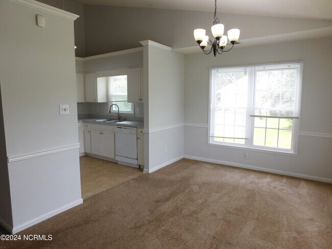 Building Photo - 210 Rivershore Dr