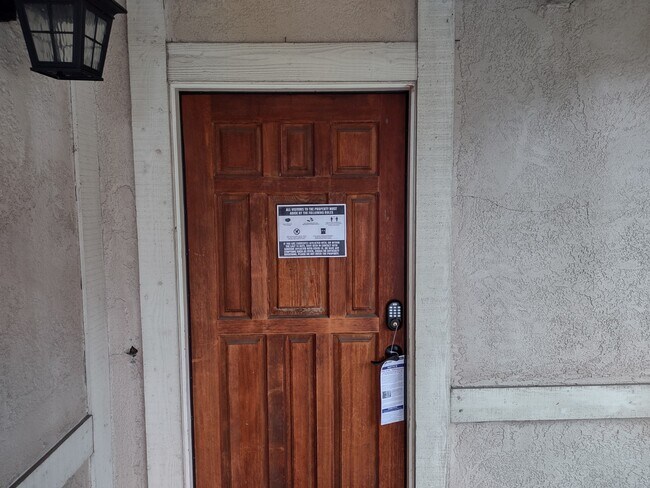 Foto del edificio - 409 W 4th St