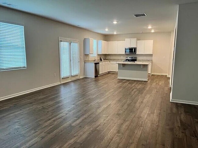 Building Photo - 124 Grand Hickory Wy