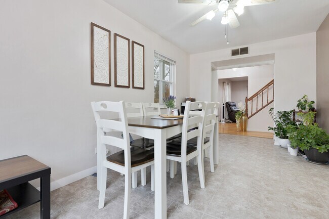 Foto del edificio - 818 Dunbar Ct