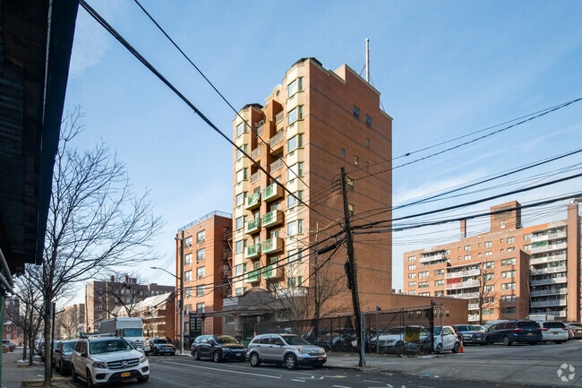 Building Photo - Maple Tower