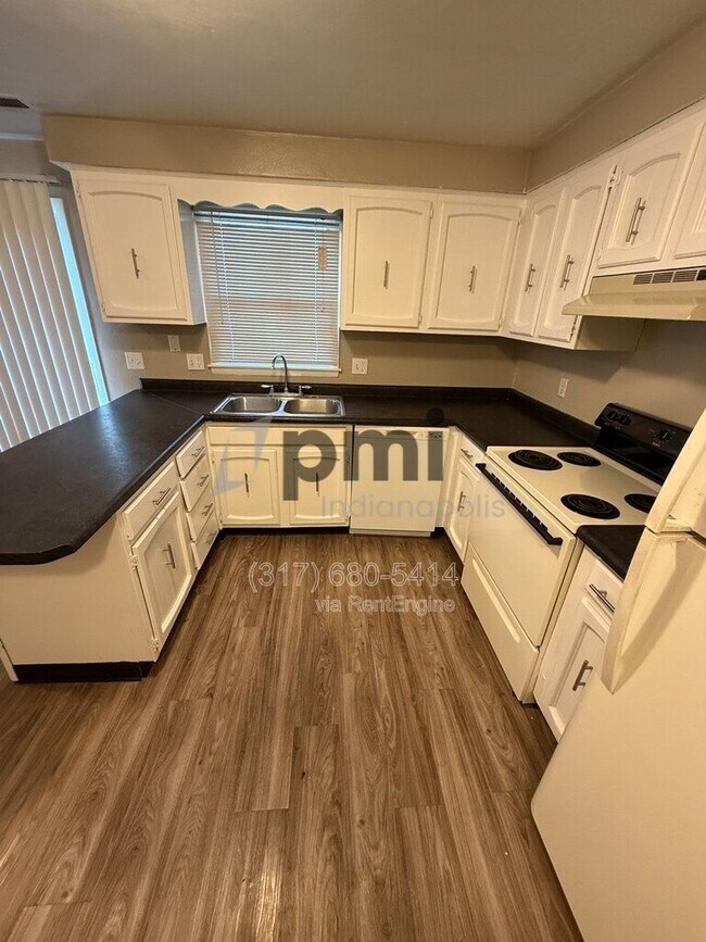 Foto del edificio - 413 W 11th St