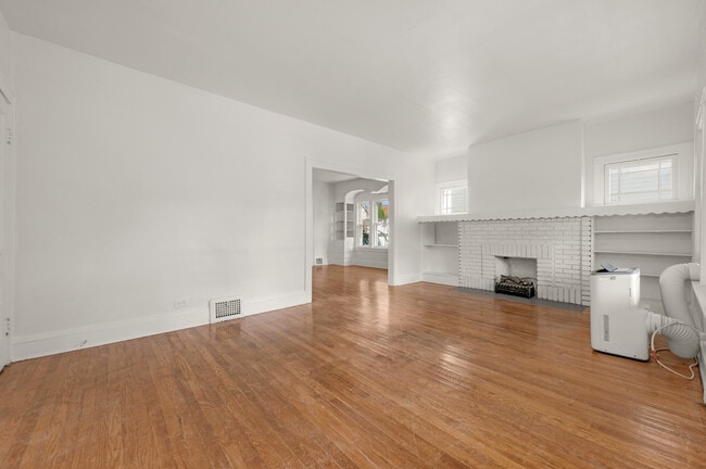 Building Photo - 2200 Wyandotte Ave