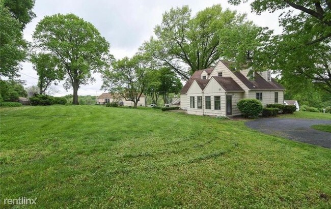 Foto del edificio - 4 br, 2.5 bath House - 5621 NE Doniphan Ln